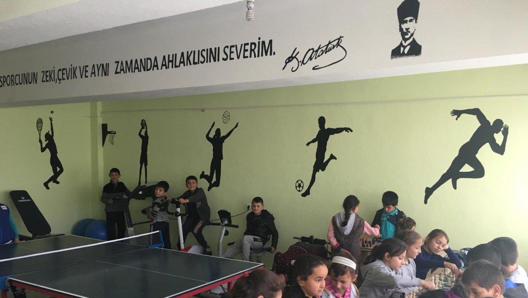 Demirci Ortaokulu Spor Odası Kurdu