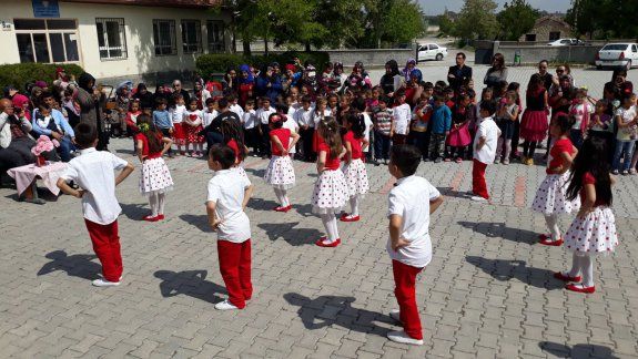 Mehmet Akif Ersoy İlkokulu Gösterileri