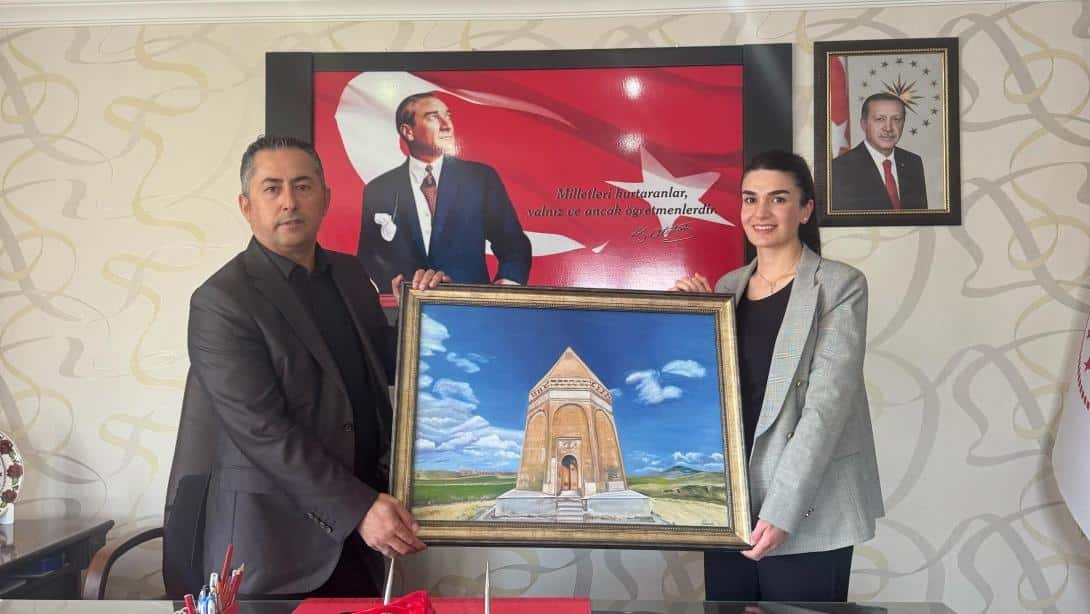 İlçemiz Öğretmenlerinden Kübra HIZLI ve Çilem KIŞ BOZKURT İlçe Milli Eğitim Müdürümüz Sayın Mustafa SONGÜR'ü Makamında Ziyaret Ettiler